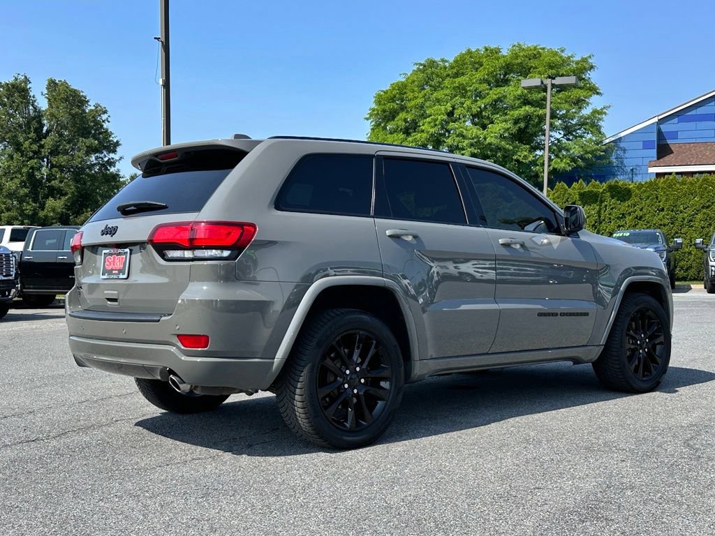 Used 2020 Jeep Grand Cherokee Altitude AWD/4WD image 11