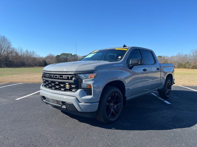 Used 2024 Chevrolet Silverado 1500 Custom image 1