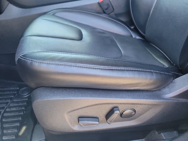 Used 2022 Ford Edge Titanium w/ Equipment Group 301A AWD/4WD image 22