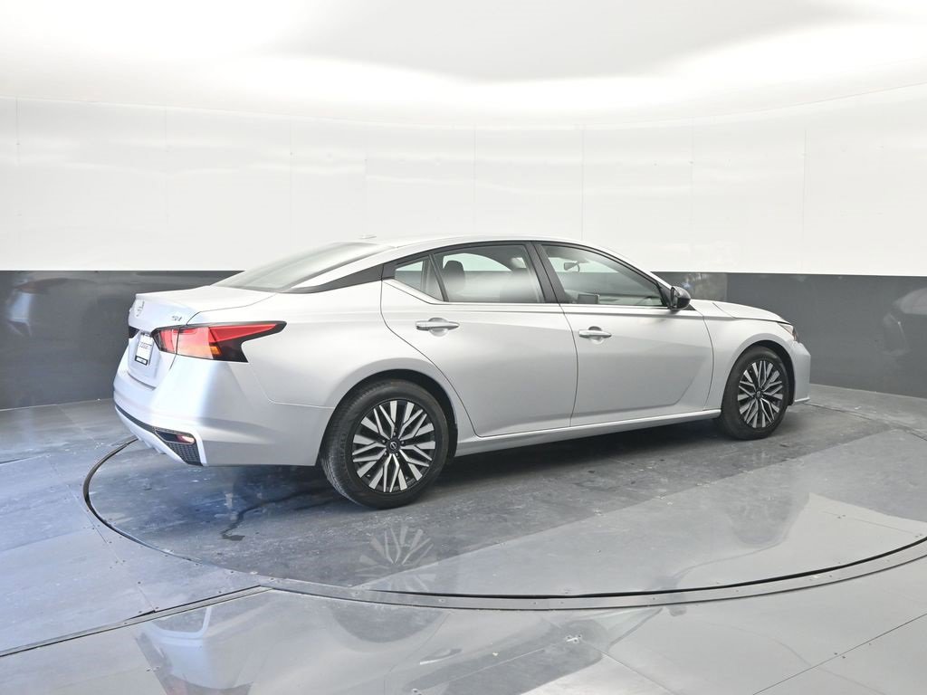 Used 2024 Nissan Altima 2.5 SV image 15