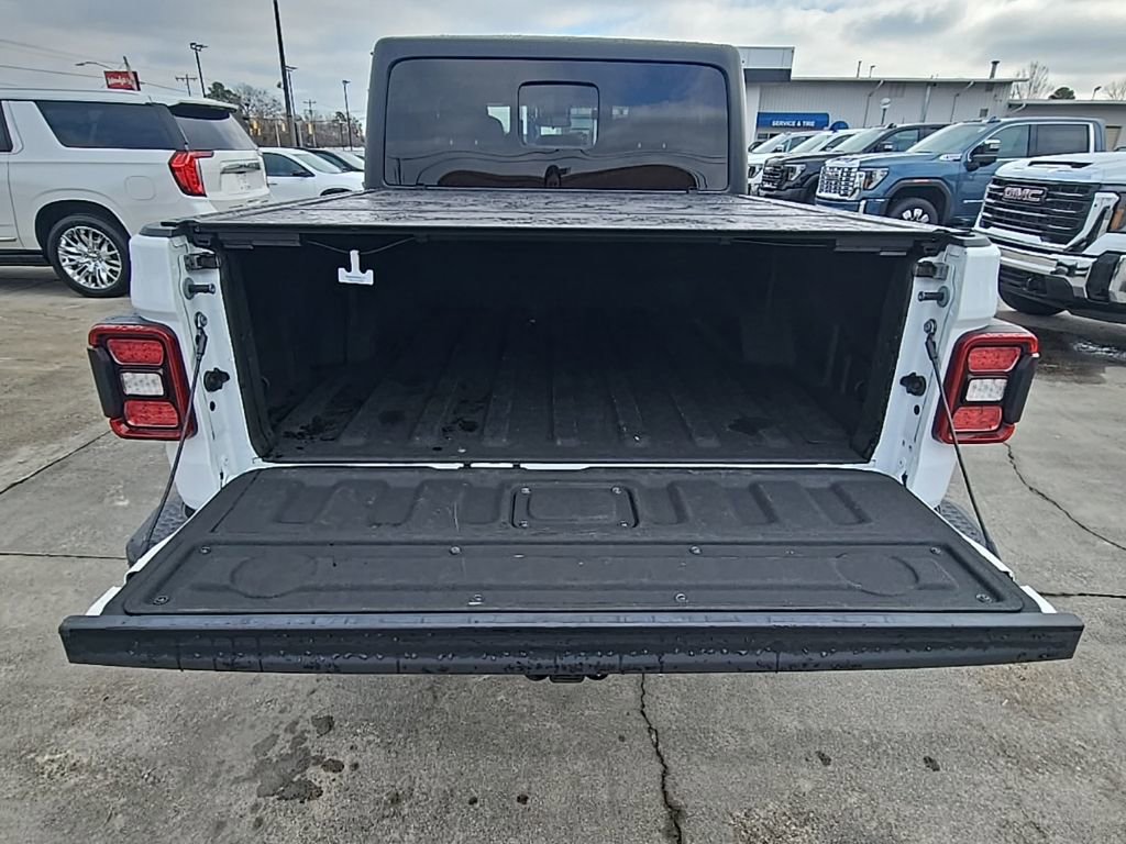 Used 2024 Jeep Gladiator Mojave w/ Safety Group AWD/4WD image 9
