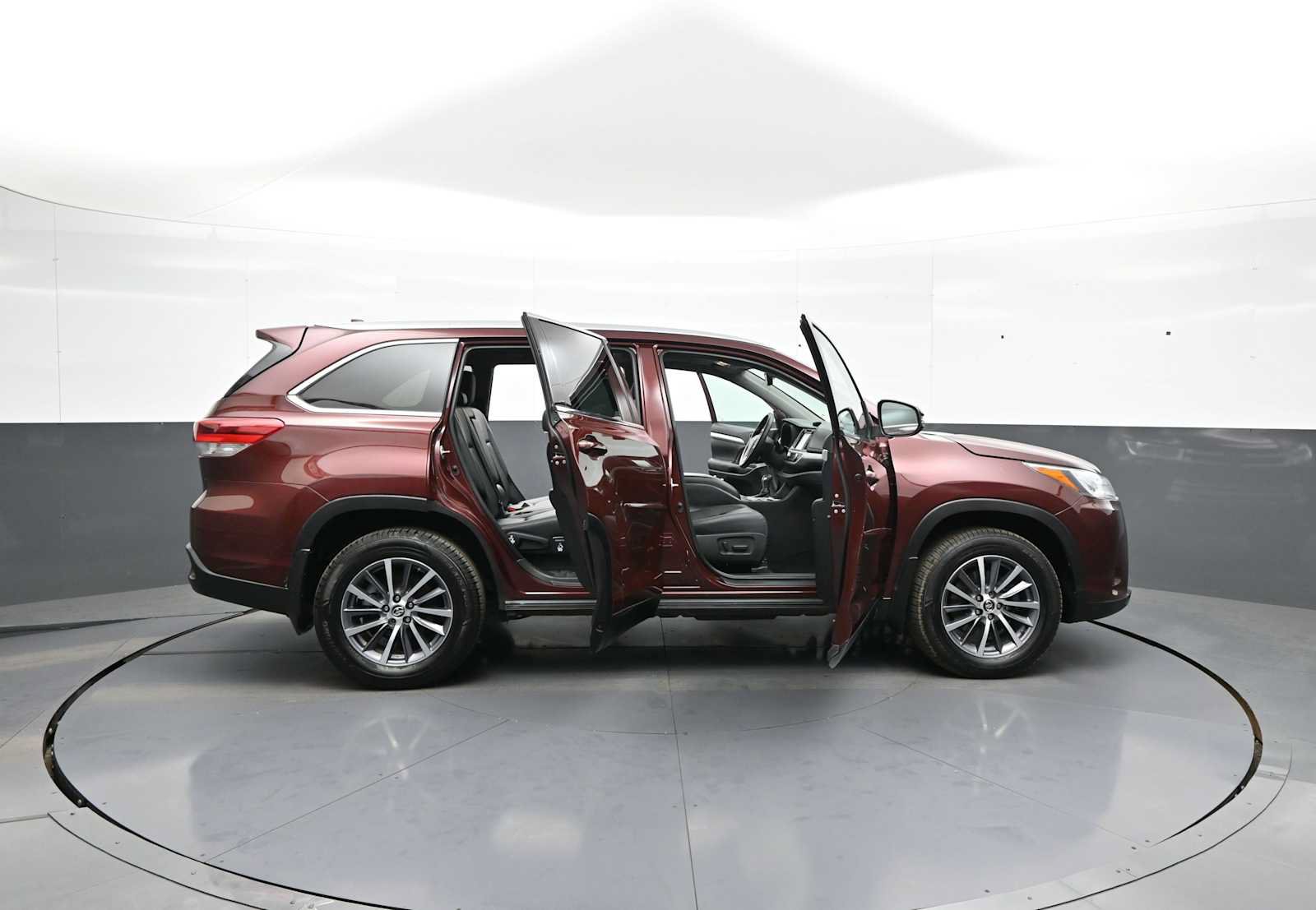 Used 2019 Toyota Highlander XLE w/ Protection Package #3 AWD/4WD image 43