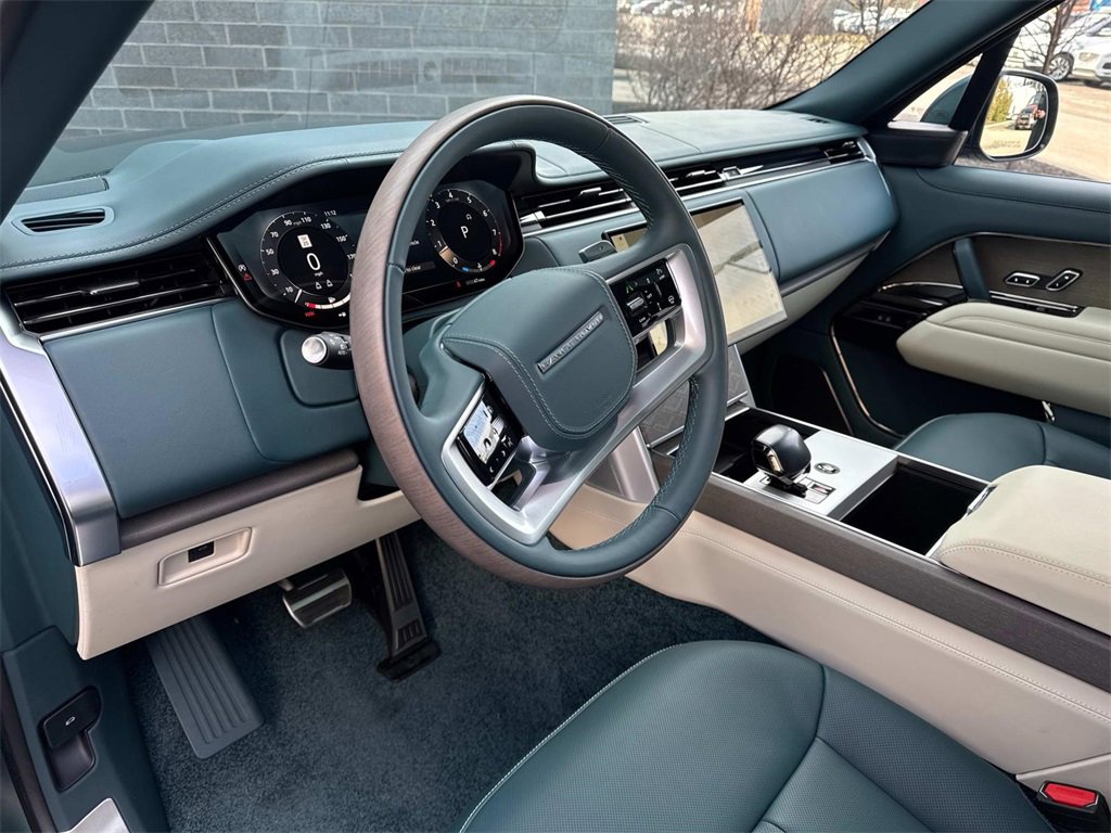 New 2025 Land Rover Range Rover SV image 24