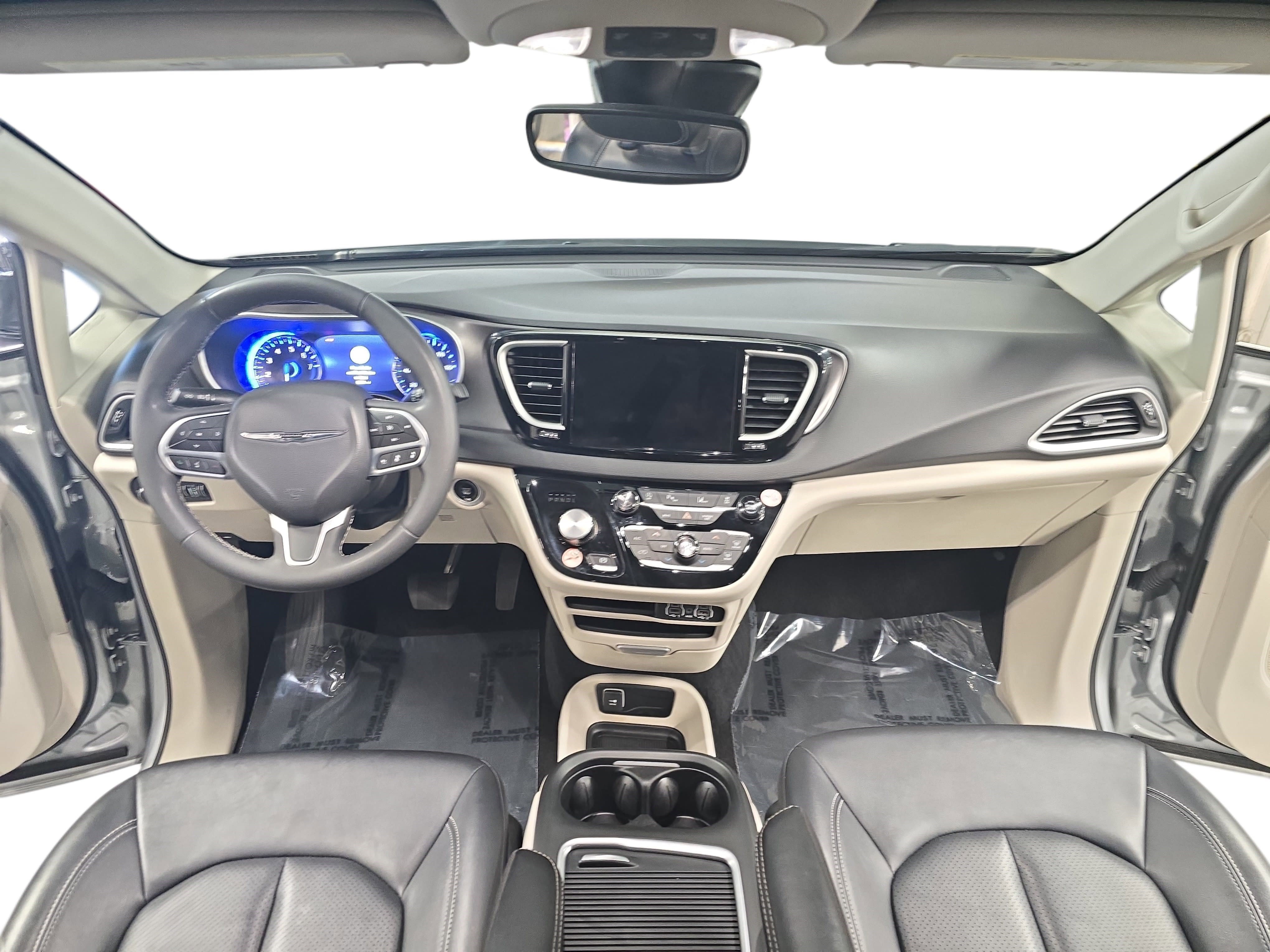 Used 2024 Chrysler Pacifica Touring-L image 9