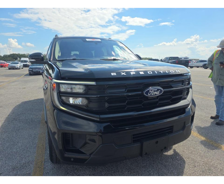 Used 2025 Ford Expedition Active AWD/4WD image 2