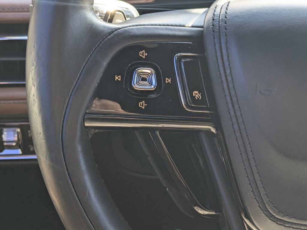 Used 2021 Lincoln Aviator Reserve w/ Equipment Group 201A image 11