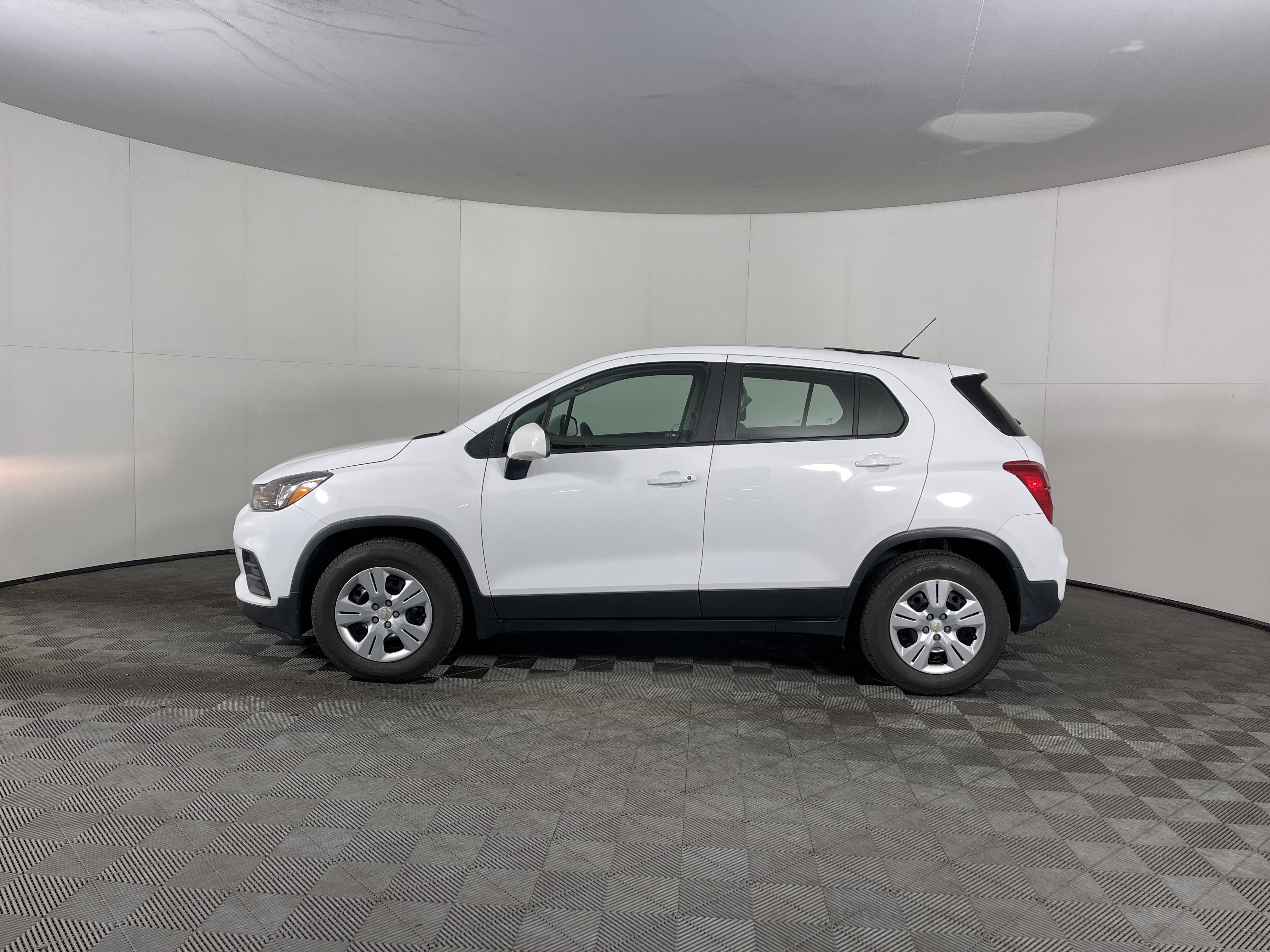 Used 2017 Chevrolet Trax LS image 3