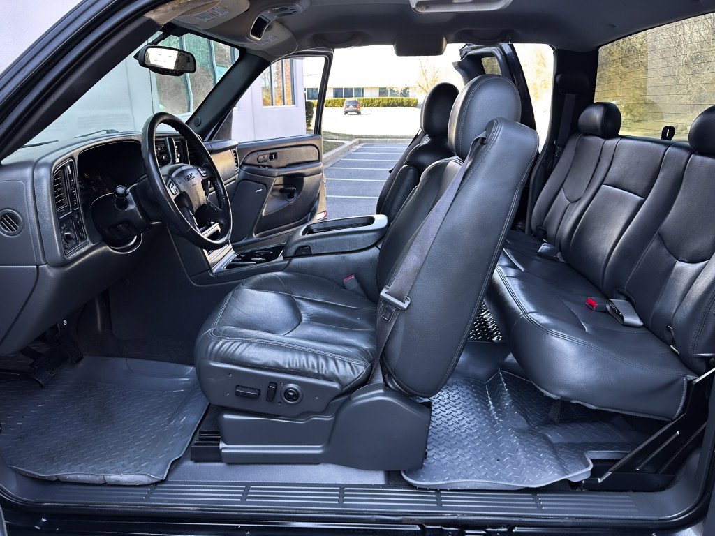 Used 2005 GMC Sierra 3500 SLT image 15