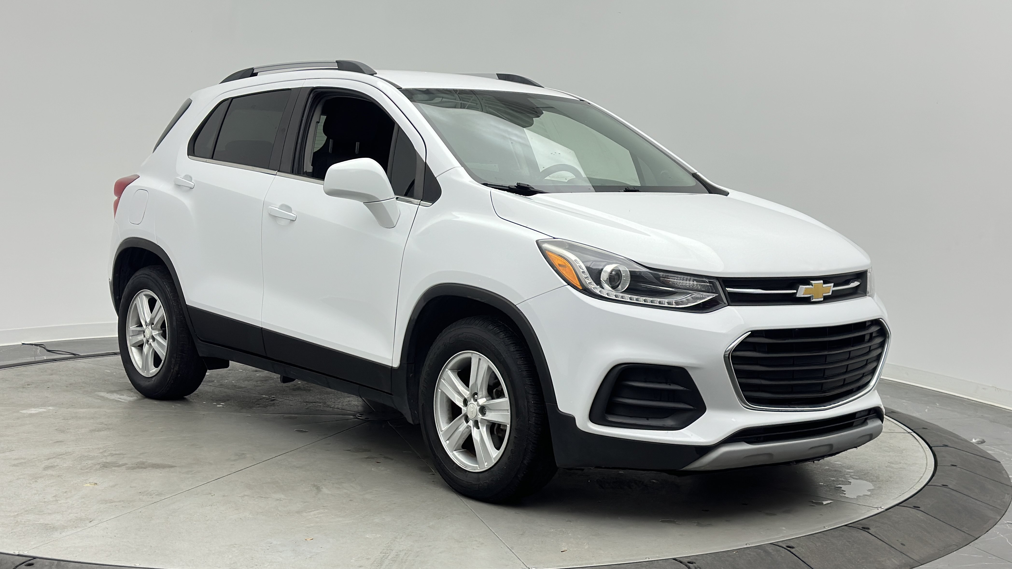 Used 2020 Chevrolet Trax LT FWD image 3