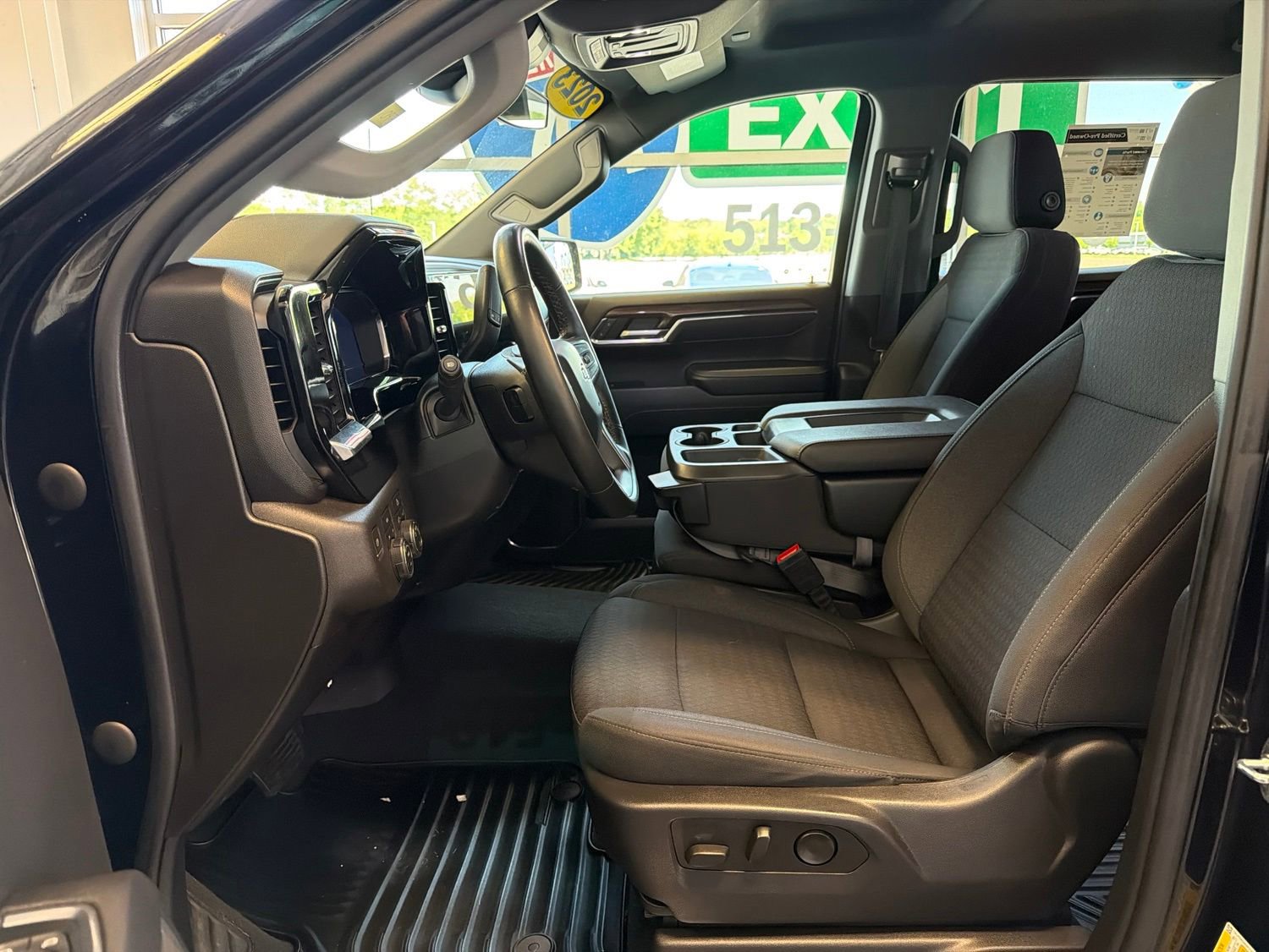 Used 2023 Chevrolet Silverado 1500 LT AWD/4WD image 15