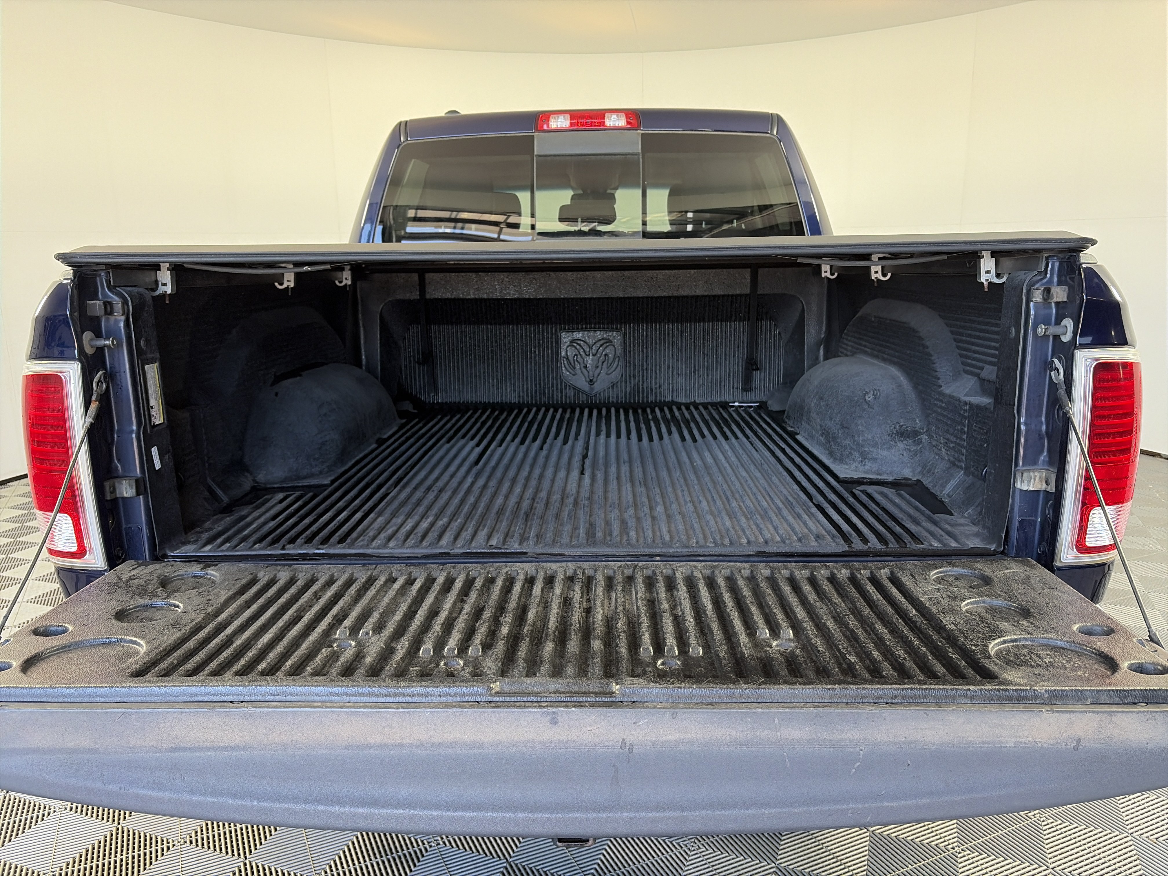 Used 2017 RAM 1500 Laramie AWD/4WD image 16