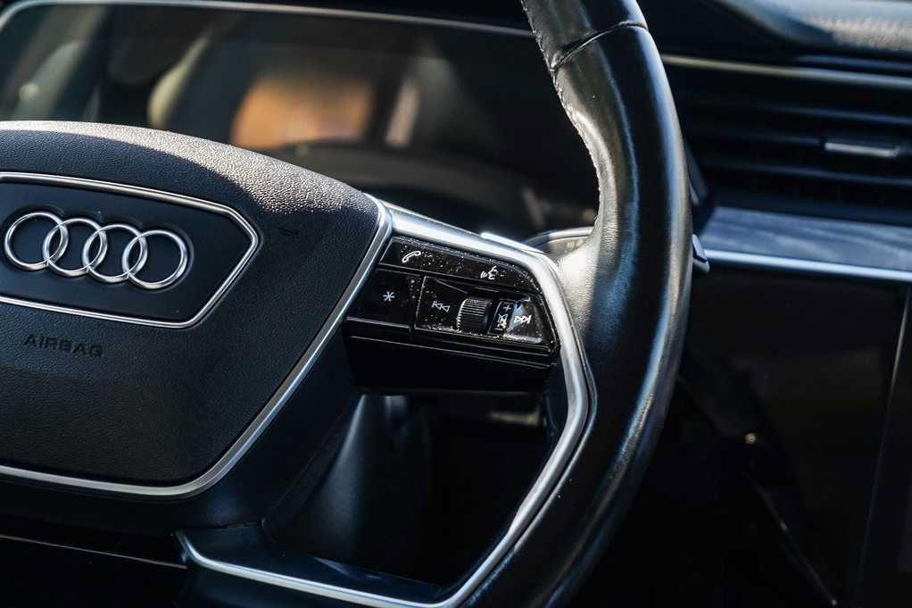 Used 2022 Audi e-tron Premium w/ Convenience Plus Package AWD/4WD image 17