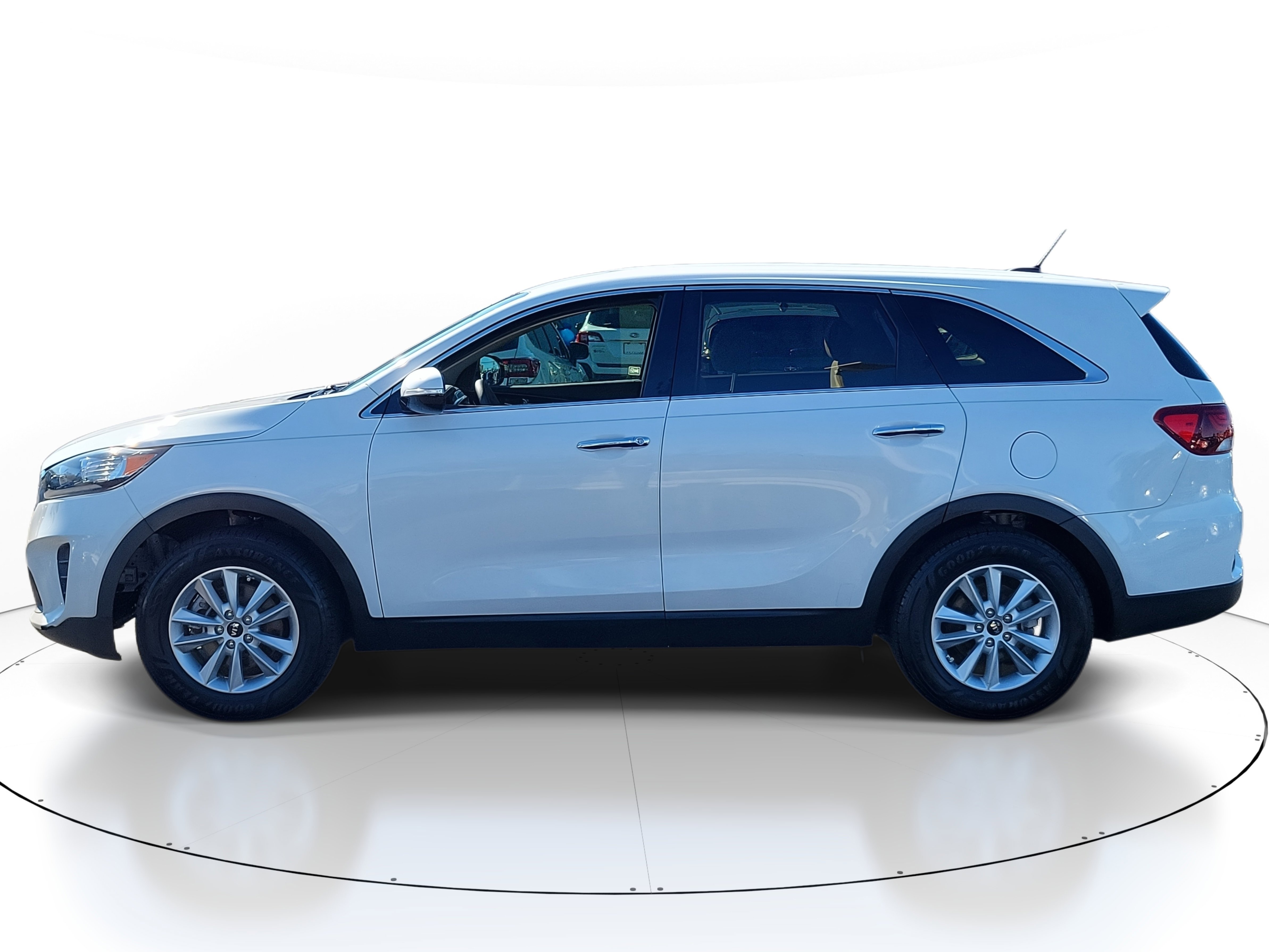 Used 2020 Kia Sorento LX image 3