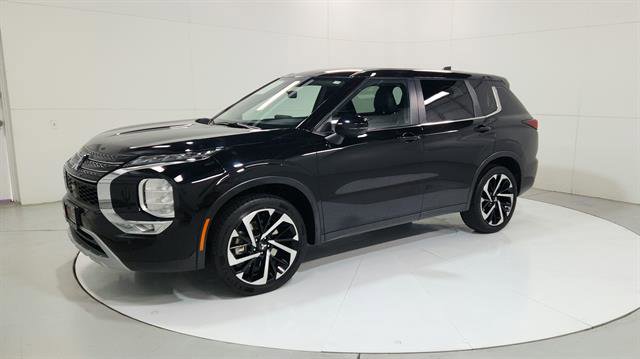 Used 2024 Mitsubishi Outlander SE image 3