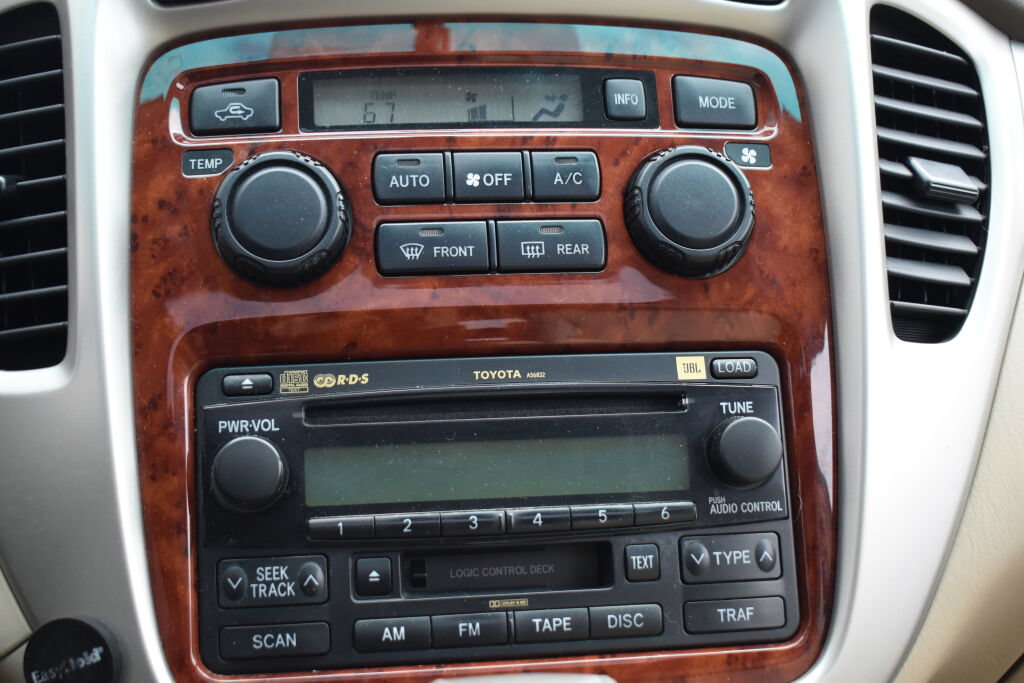 Used 2007 Toyota Highlander 4WD V6 w/ 3rd Row image 11