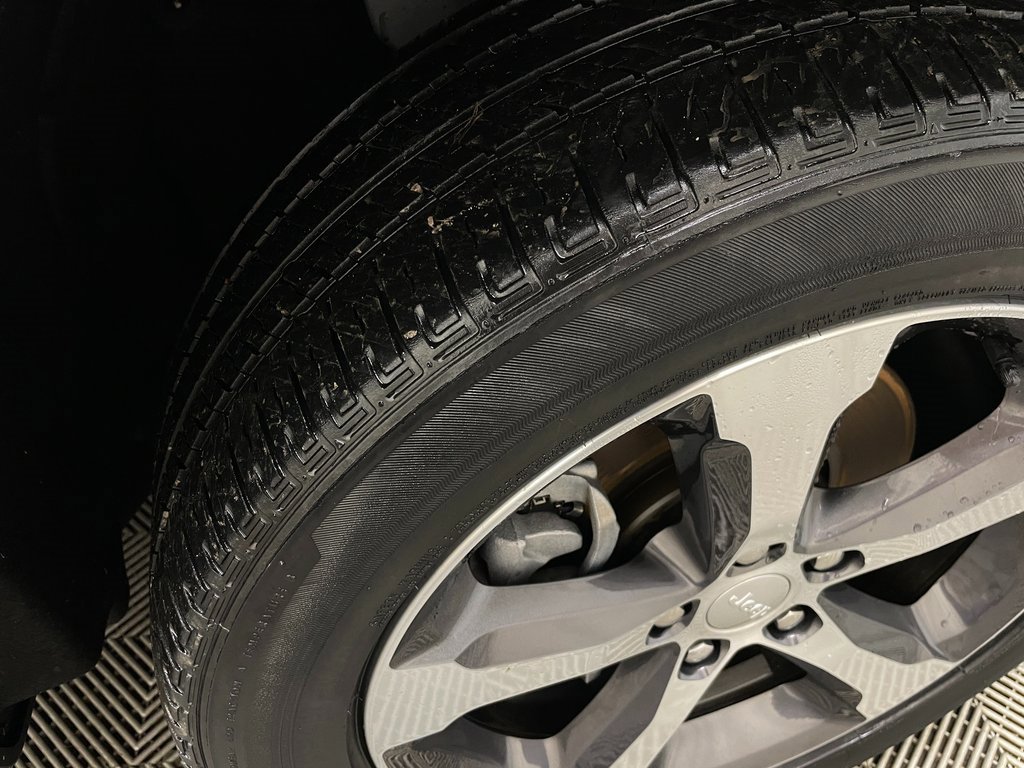 Used 2023 Jeep Grand Cherokee L Limited w/ Luxury Tech Group II image 54