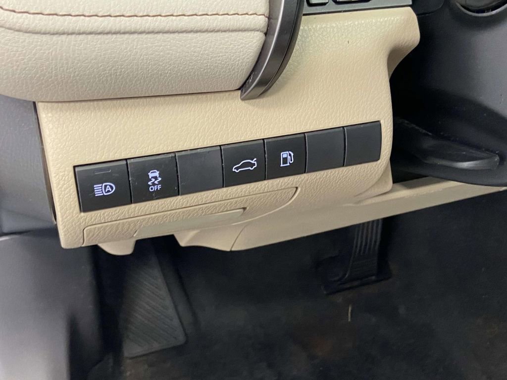 Used 2018 Toyota Camry XLE FWD image 17