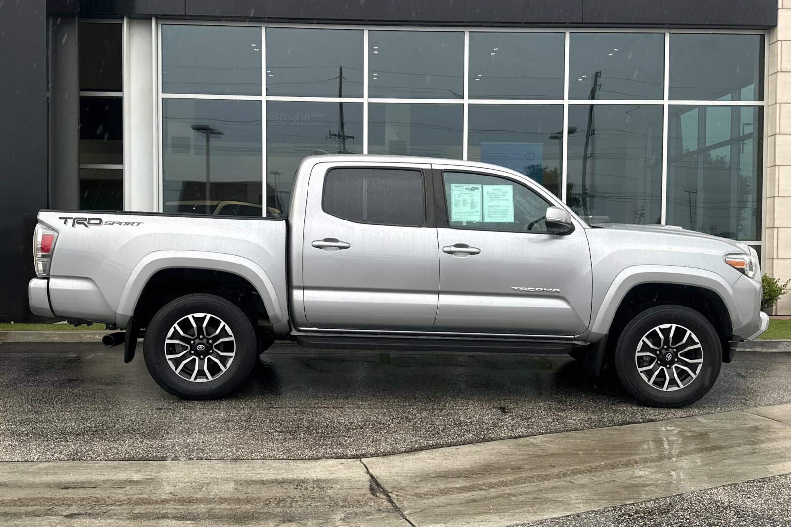 Used 2021 Toyota Tacoma TRD Sport w/ Technology Package image 3