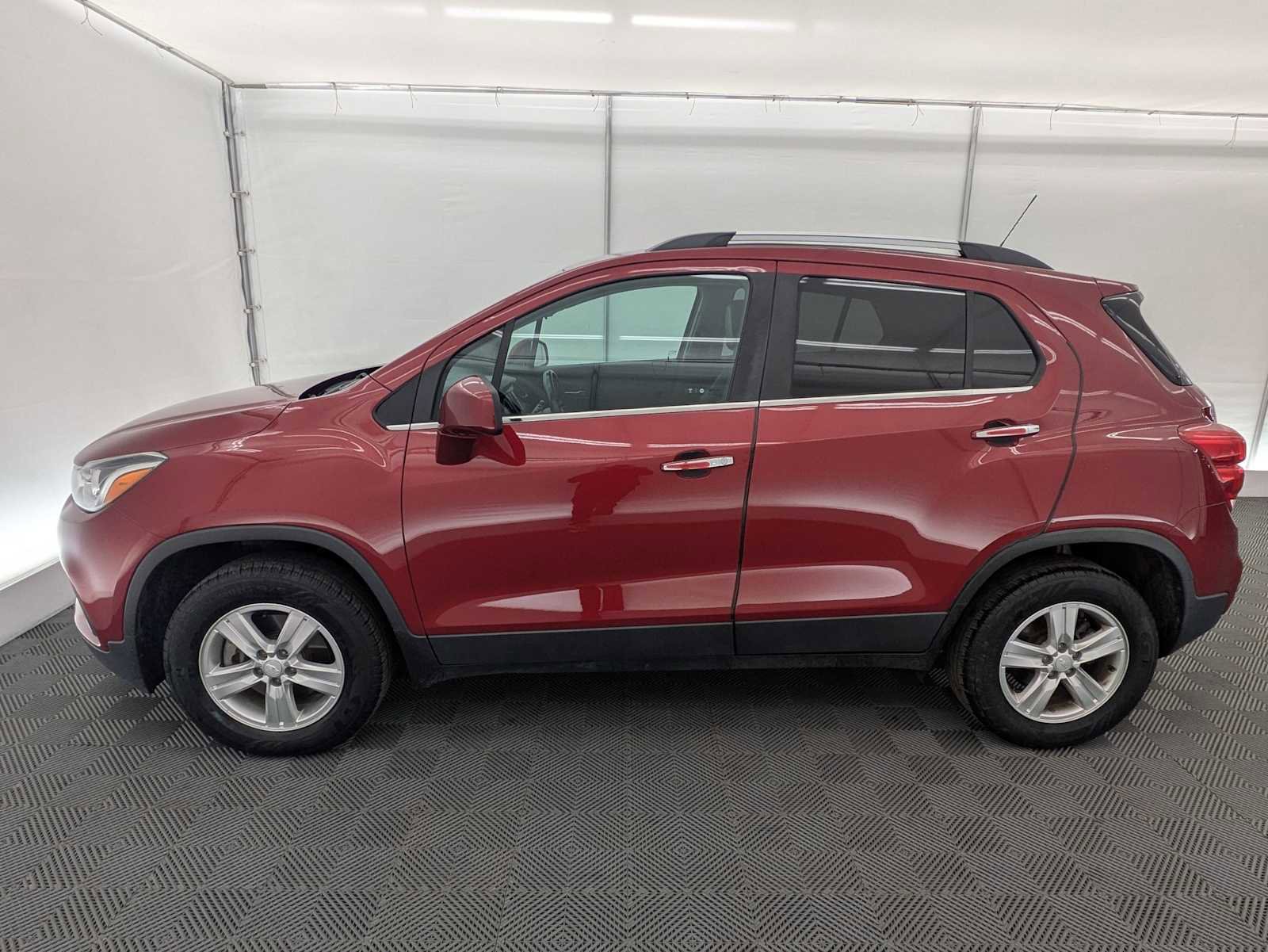 Used 2020 Chevrolet Trax LT w/ LT Convenience Package image 3