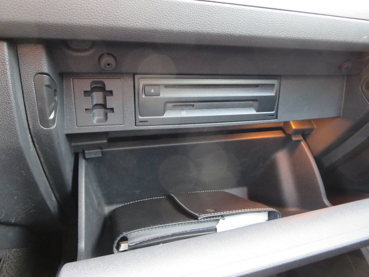 Used 2020 Volkswagen Tiguan SE w/ Panoramic Sunroof Package image 38