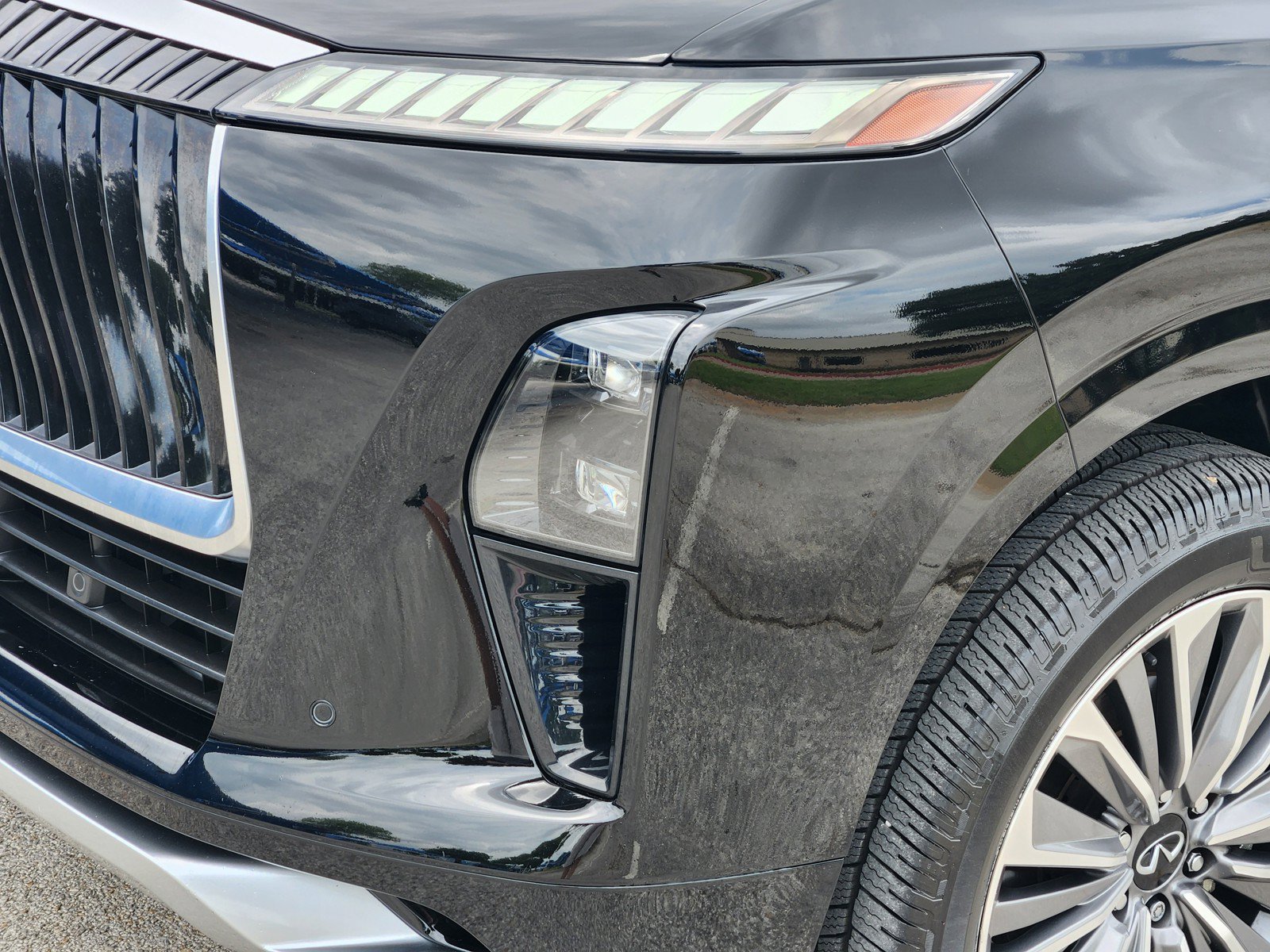 Used 2025 INFINITI QX80 Luxe RWD image 29