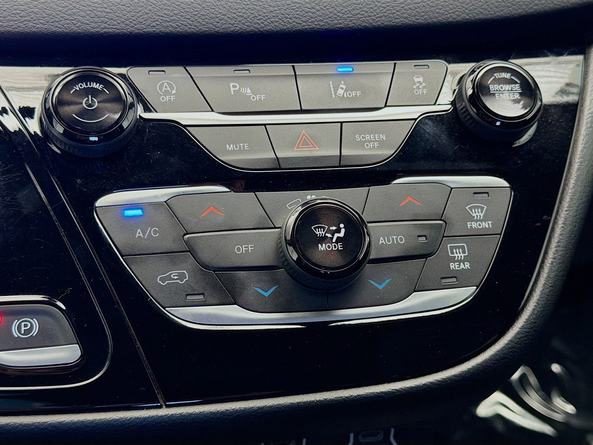 Used 2025 Chrysler Pacifica Select FWD image 10