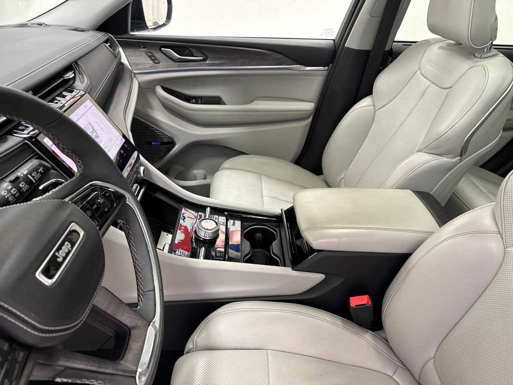 Used 2022 Jeep Grand Cherokee Overland w/ Luxury Tech Group IV image 28