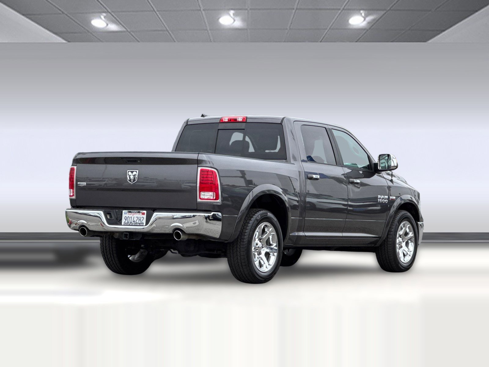 Used 2017 RAM 1500 Laramie RWD image 8