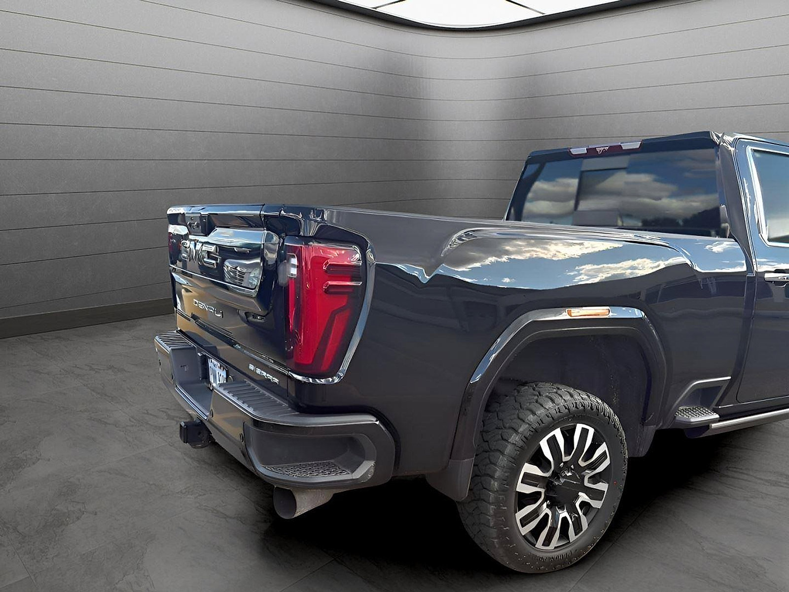 Used 2024 GMC Sierra 3500 Denali Ultimate AWD/4WD image 4
