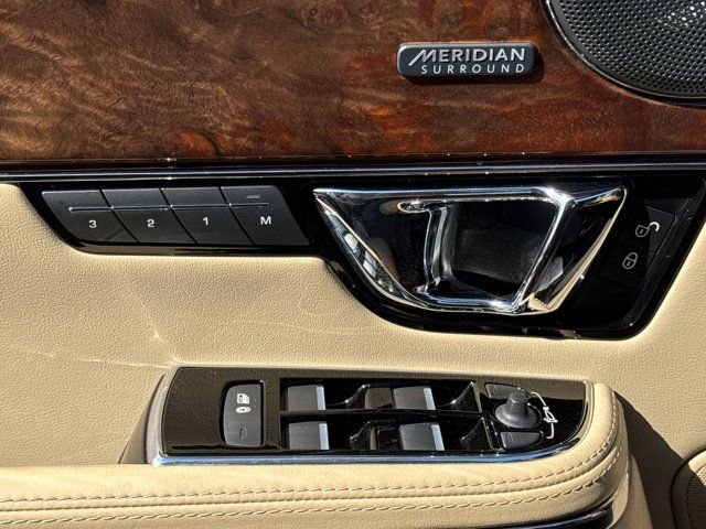 Used 2018 Jaguar XJ R-Sport RWD image 17