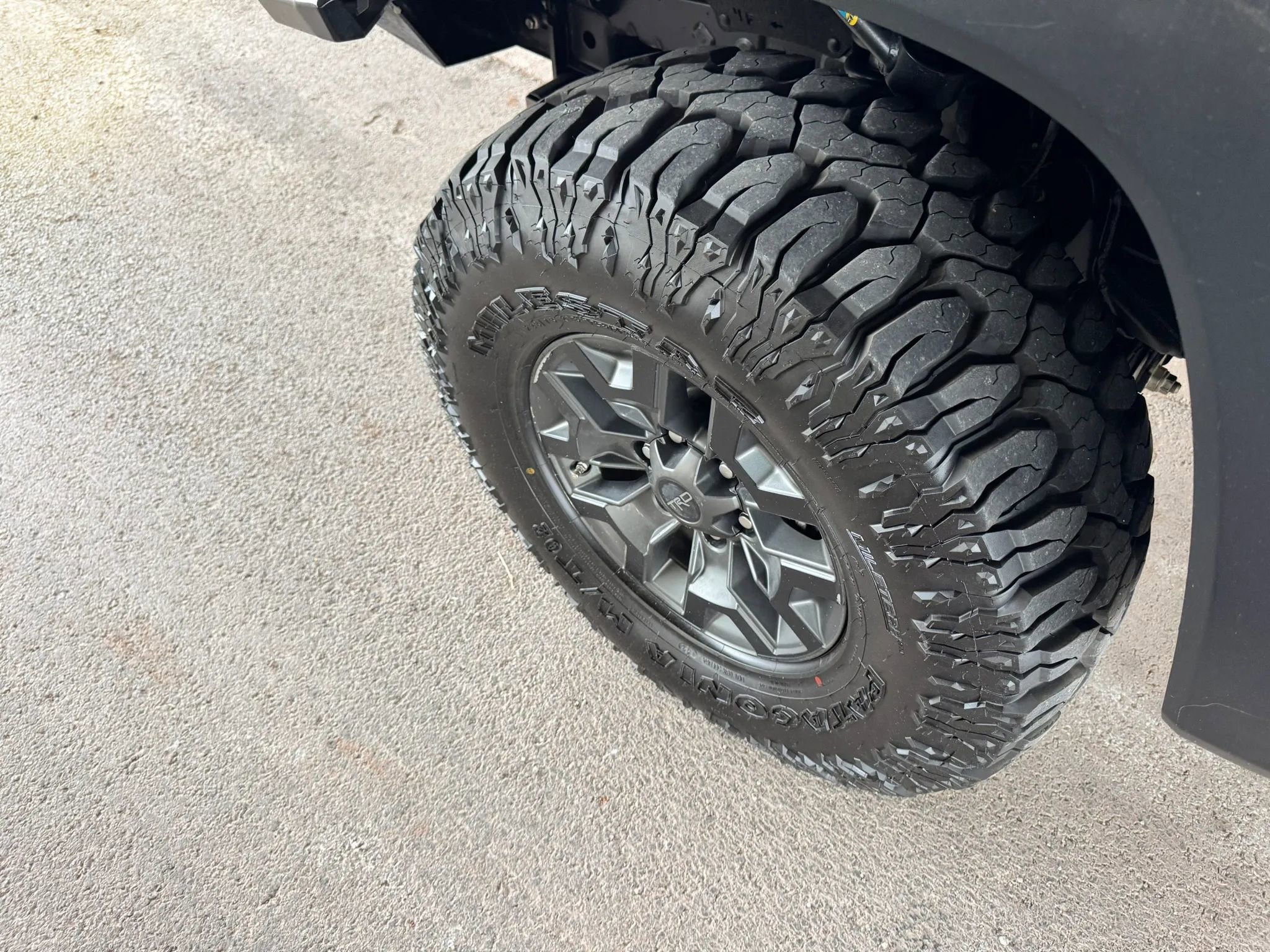 Used 2017 Toyota Tacoma TRD Off-Road w/ Tow Package (A/T) image 31