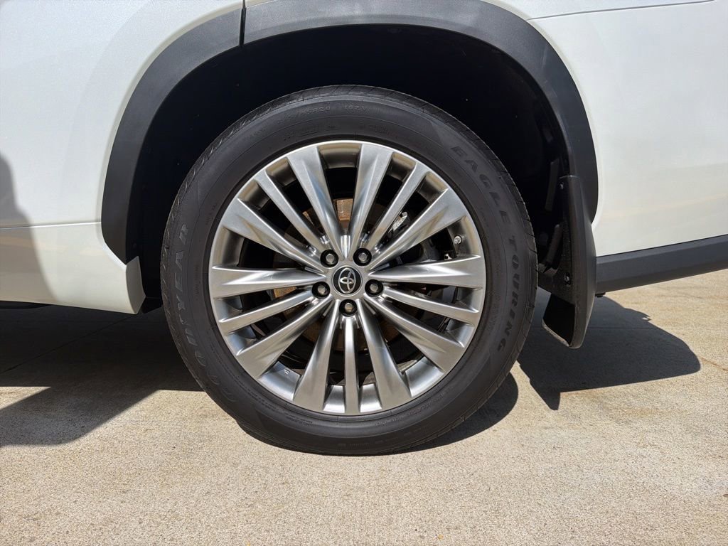 Used 2023 Toyota Highlander Platinum AWD/4WD image 8