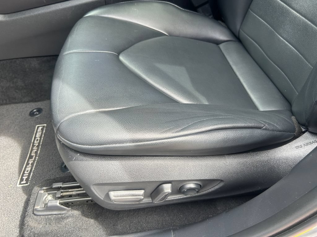 Used 2021 Toyota Highlander XLE FWD image 26