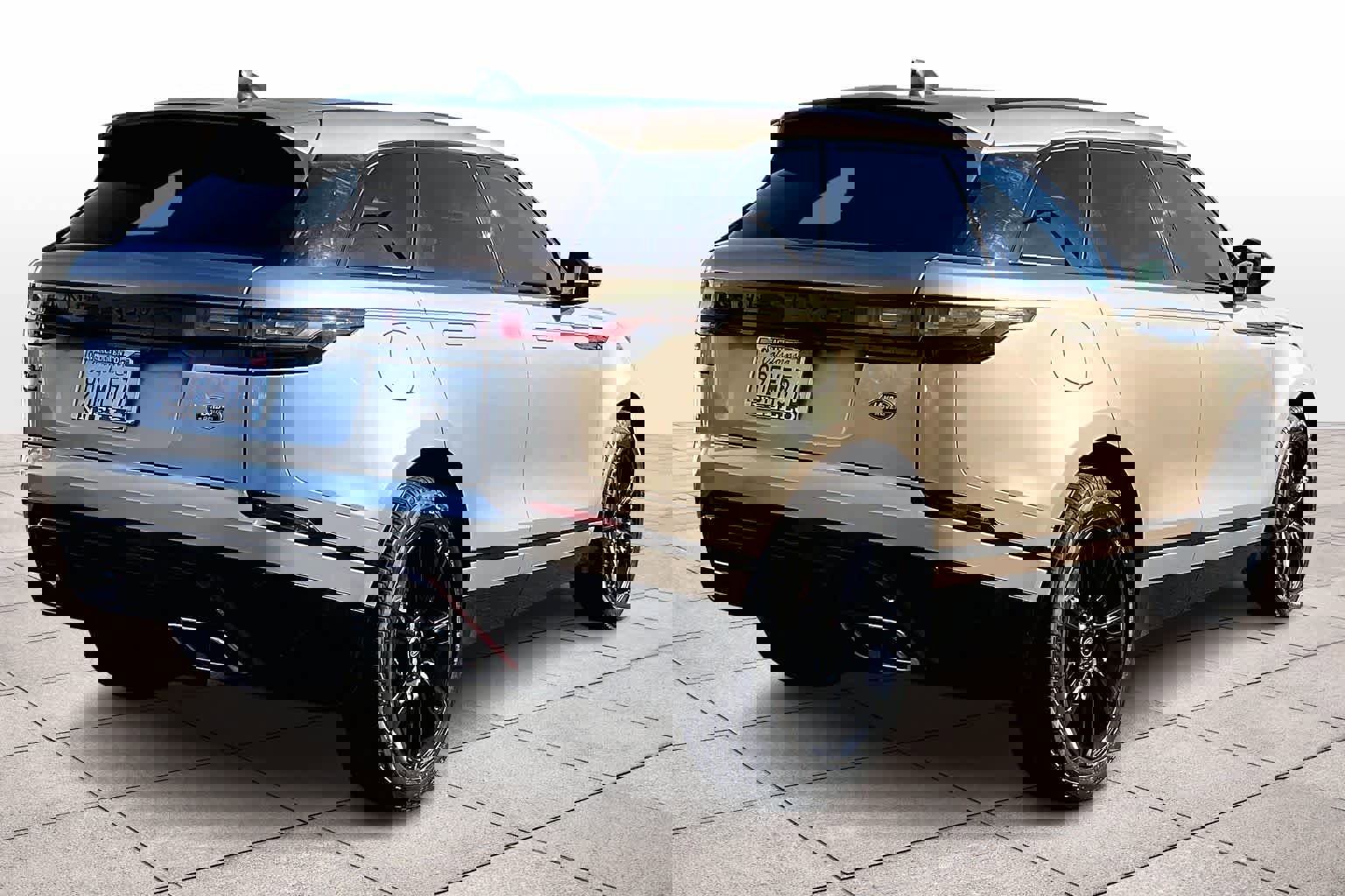 Used 2022 Land Rover Range Rover Velar R-Dynamic HSE image 16