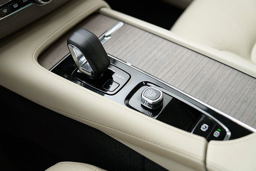 Certified 2023 Volvo XC90 T8 Plus w/ Protection Package Premier AWD/4WD image 19