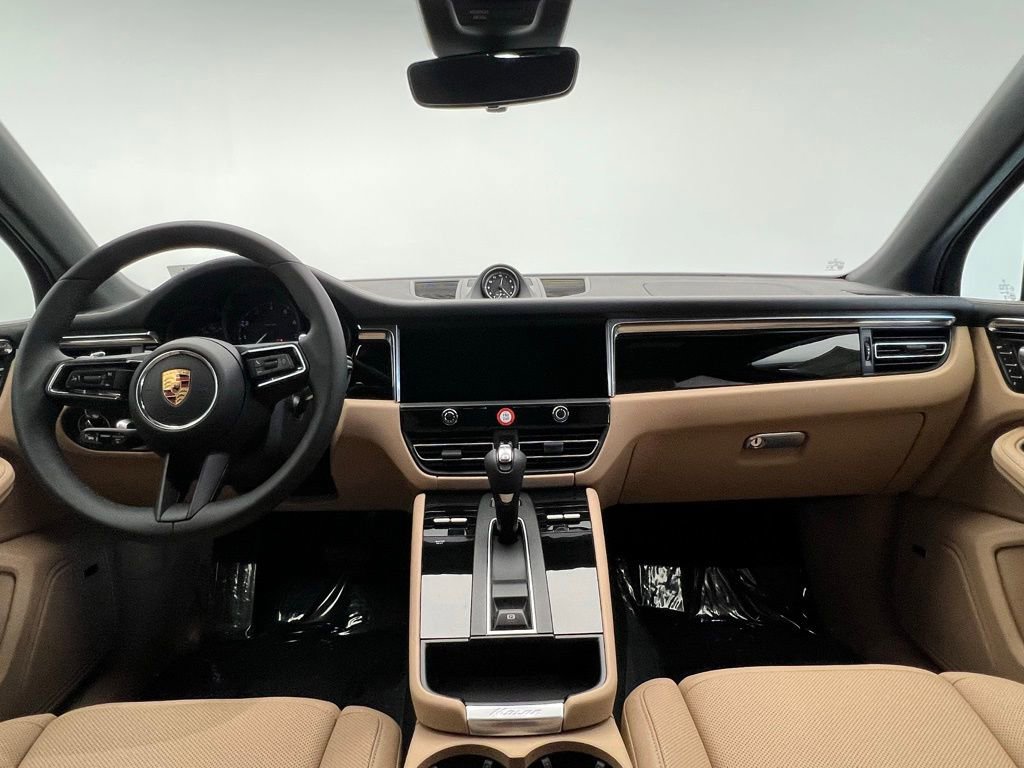 Used 2026 Porsche Macan AWD/4WD image 6