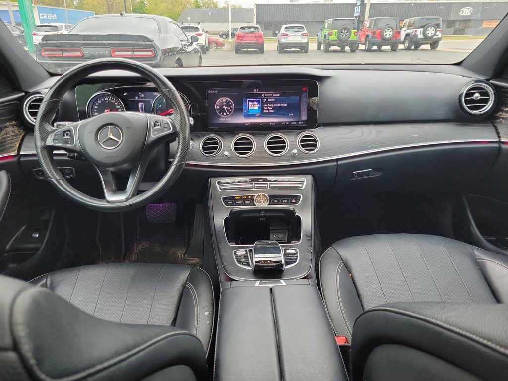Used 2018 Mercedes-Benz E 400 4MATIC Sedan image 9