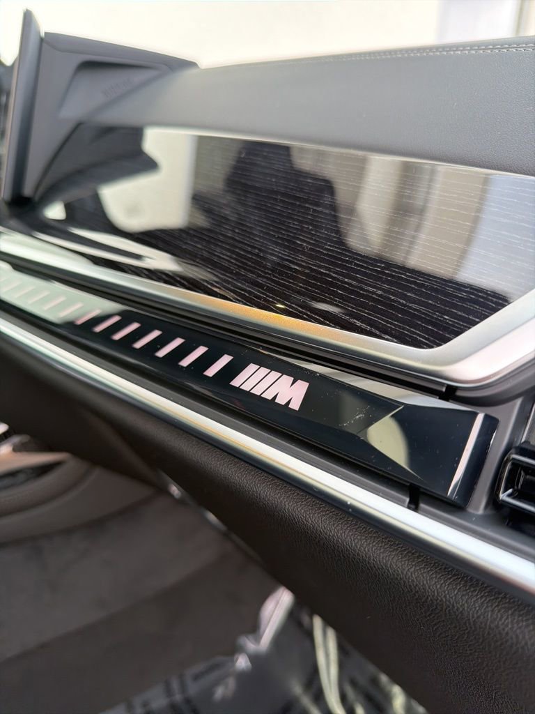 New 2026 BMW X7 M60i w/ Climate Comfort Package image 38