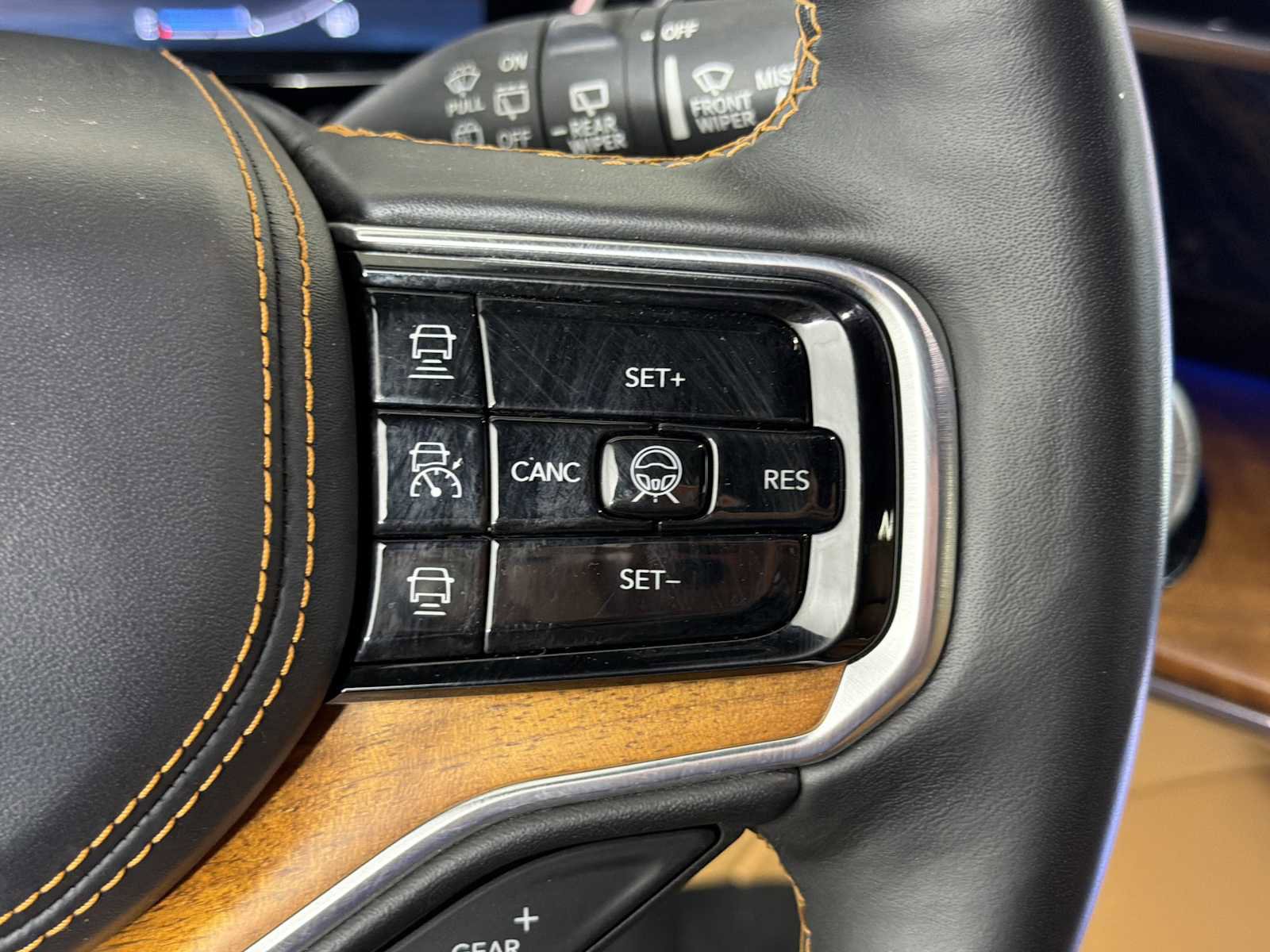 Used 2022 Jeep Grand Wagoneer Series III w/ Rear Seat Video Group 1 image 32