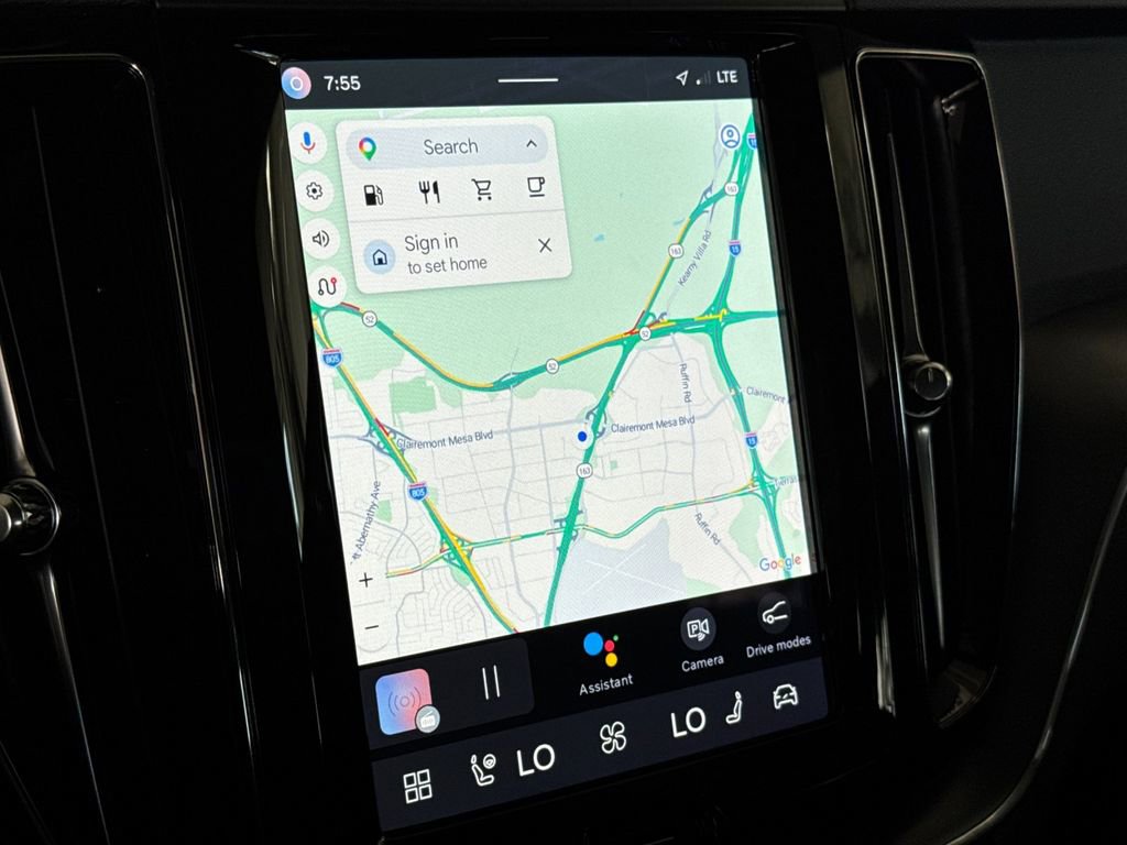 Certified 2025 Volvo XC60 B5 Core AWD/4WD image 18