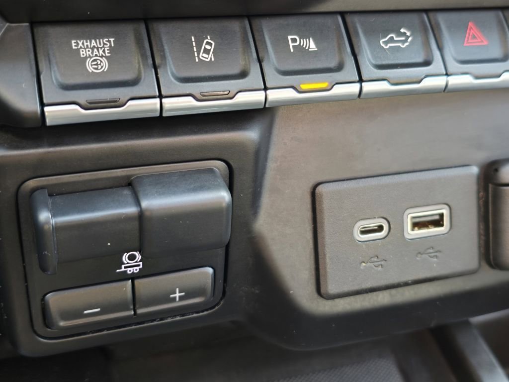 Used 2021 Chevrolet Silverado 3500 LTZ w/ LTZ Premium Package image 11