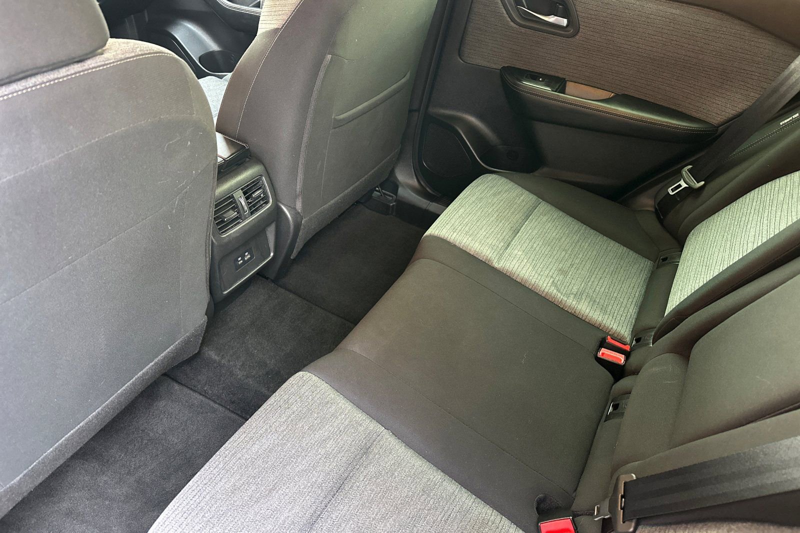 Used 2023 Nissan Rogue SV image 12