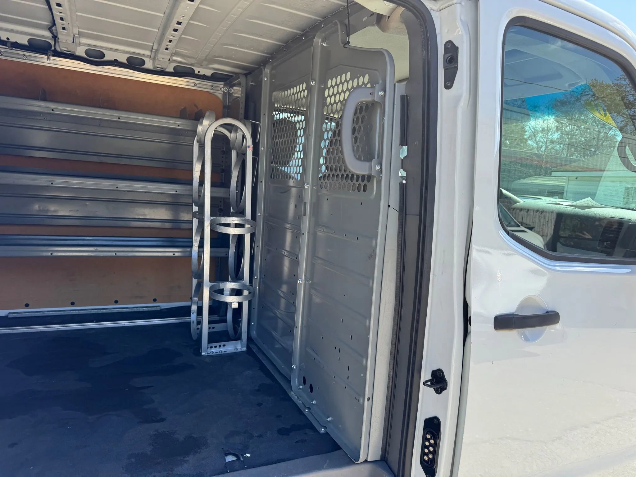 Used 2020 Nissan NV 2500 SV RWD image 22