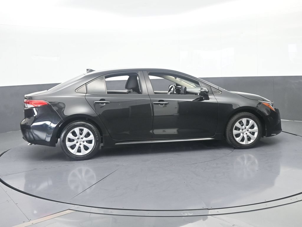 Used 2022 Toyota Corolla LE FWD image 7