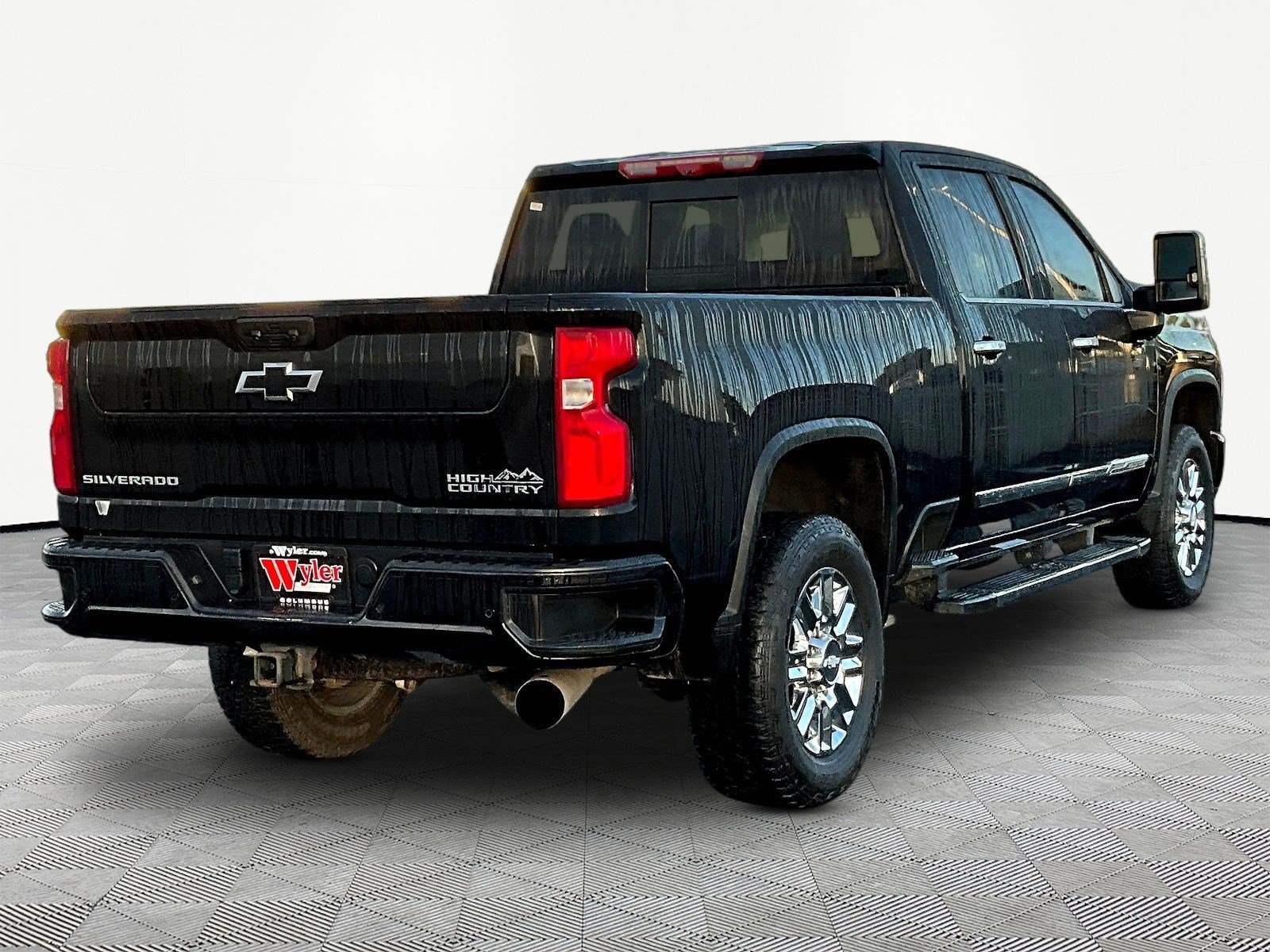Used 2024 Chevrolet Silverado 2500 High Country w/ Technology Package AWD/4WD image 6