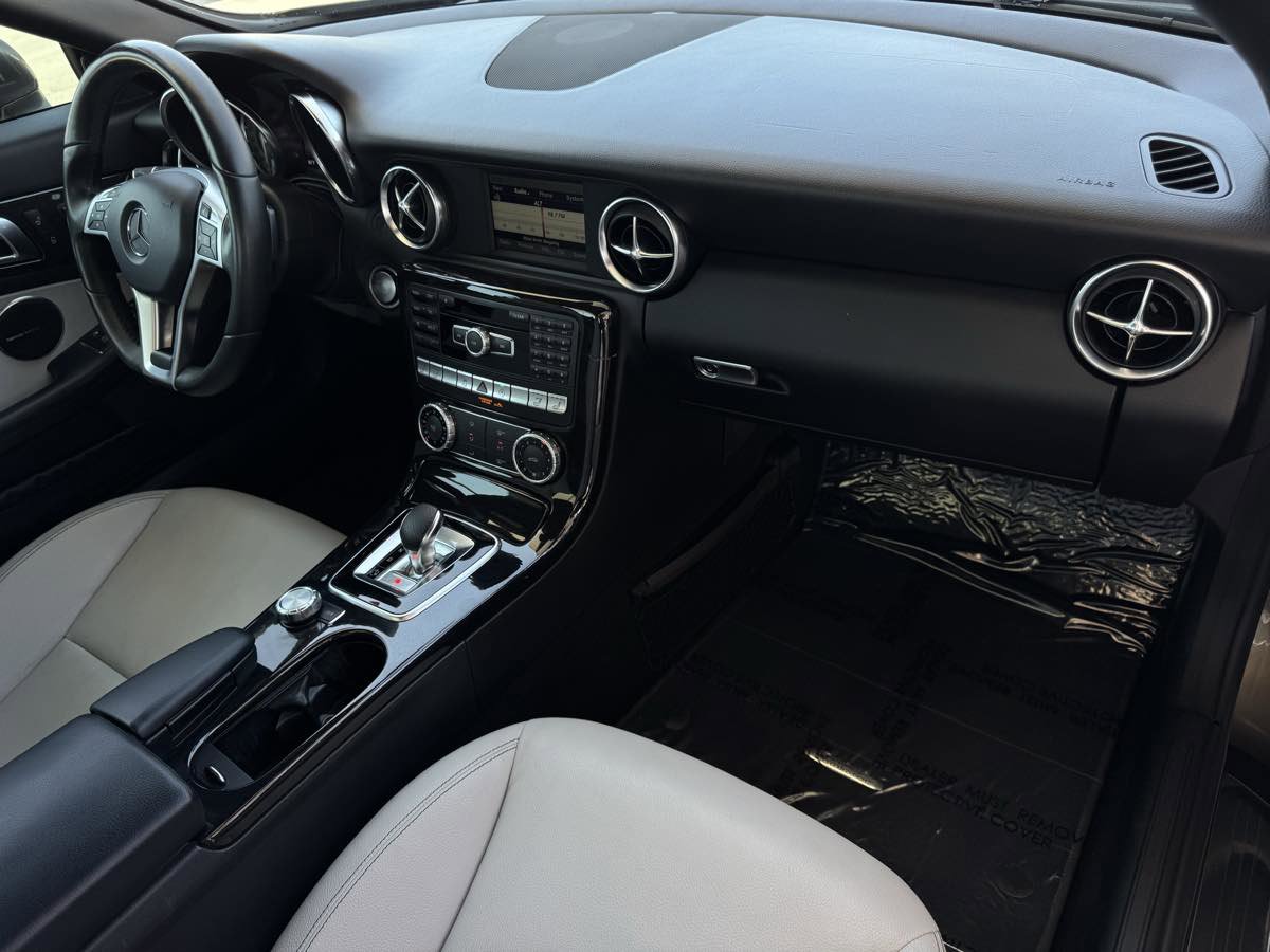 Used 2016 Mercedes-Benz SLK 300 w/ Premium 1 Package image 23