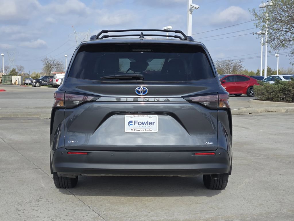 Used 2025 Toyota Sienna XLE w/ XLE Plus Package image 6