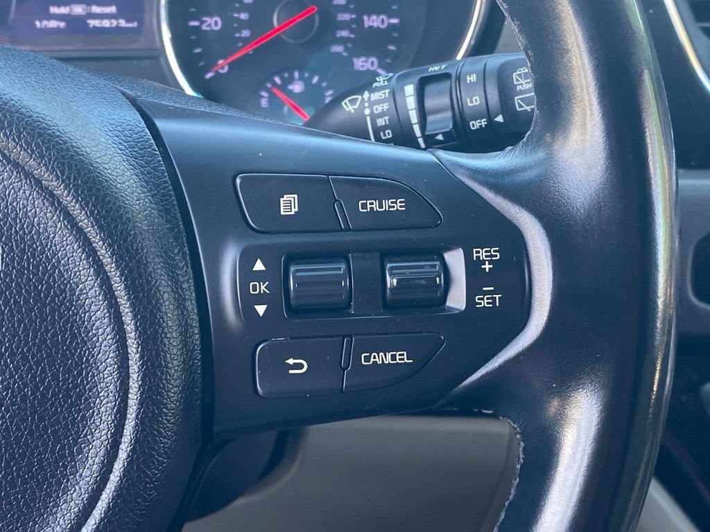 Used 2017 Kia Sedona LX w/ LX Essentials Premium Package FWD image 25