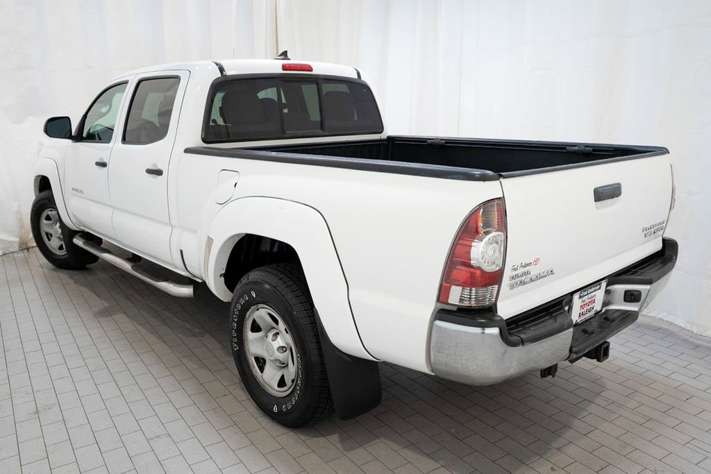 Used 2014 Toyota Tacoma PreRunner w/ SR5 Package RWD image 3