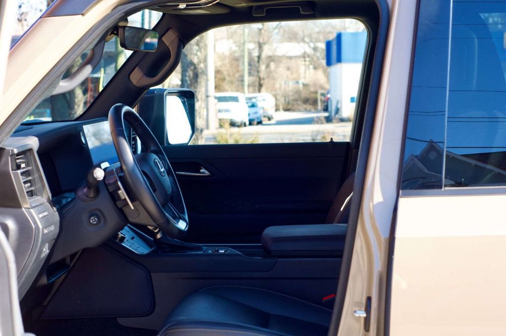 Used 2024 Lexus GX 550 image 18